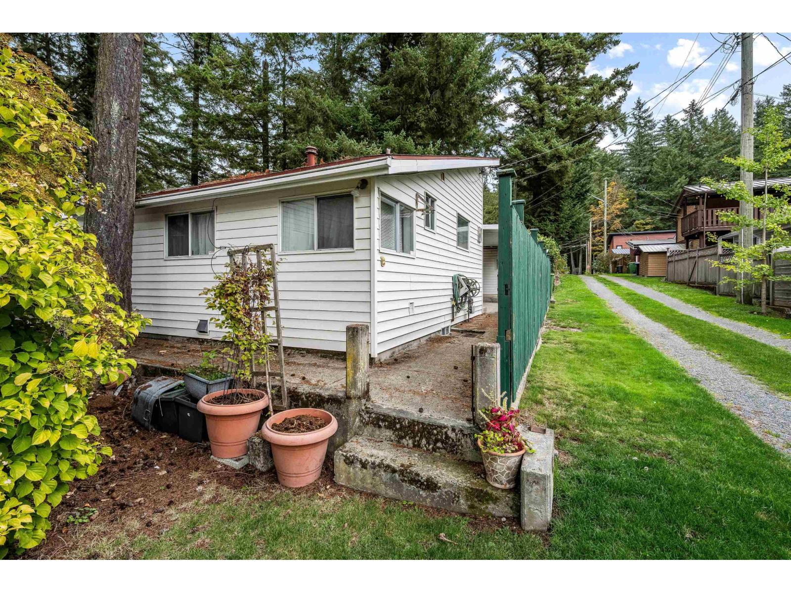 363 PINE STREET, Cultus Lake North, Cultus Lake