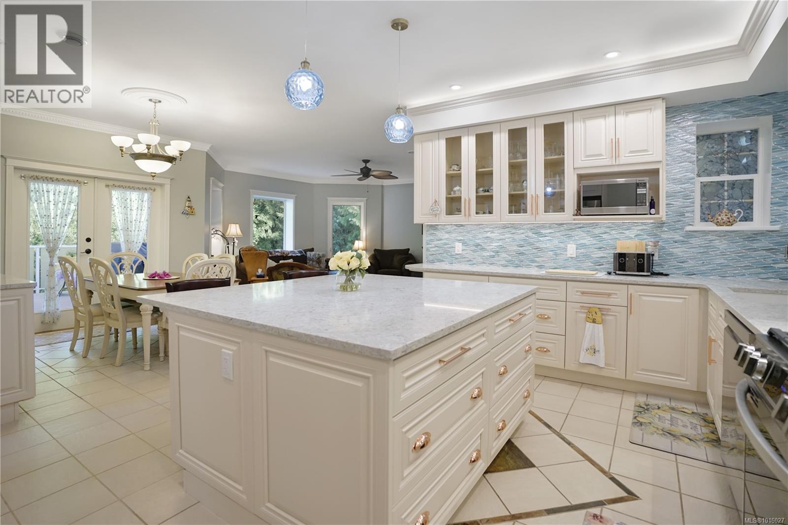  2510 Kinnoull Crescent, Mill Bay