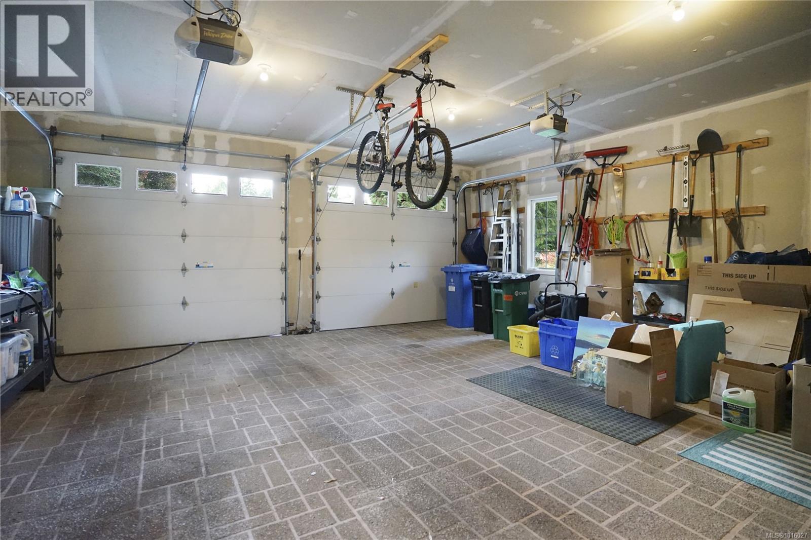  2510 Kinnoull Crescent, Mill Bay