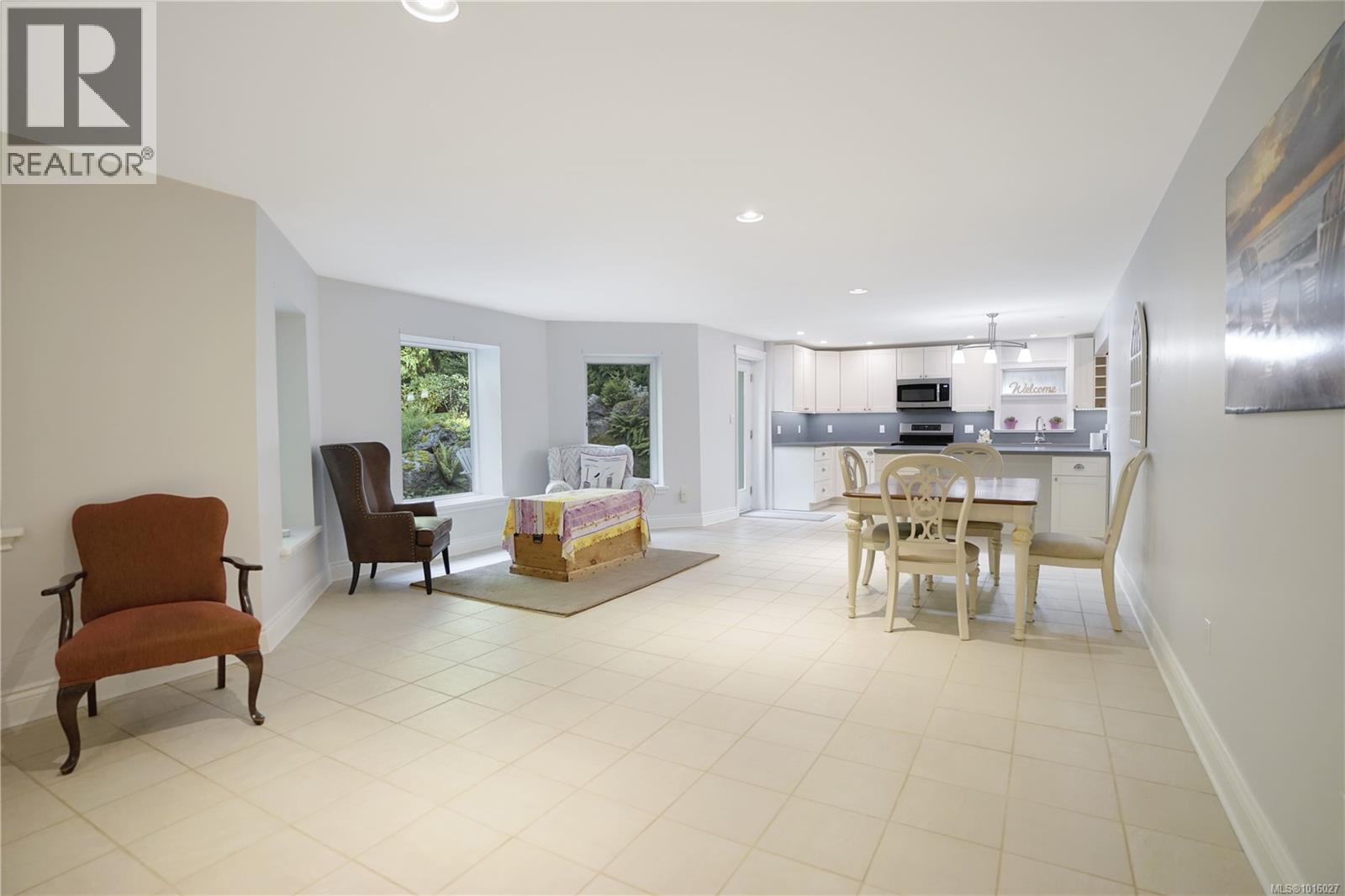  2510 Kinnoull Crescent, Mill Bay