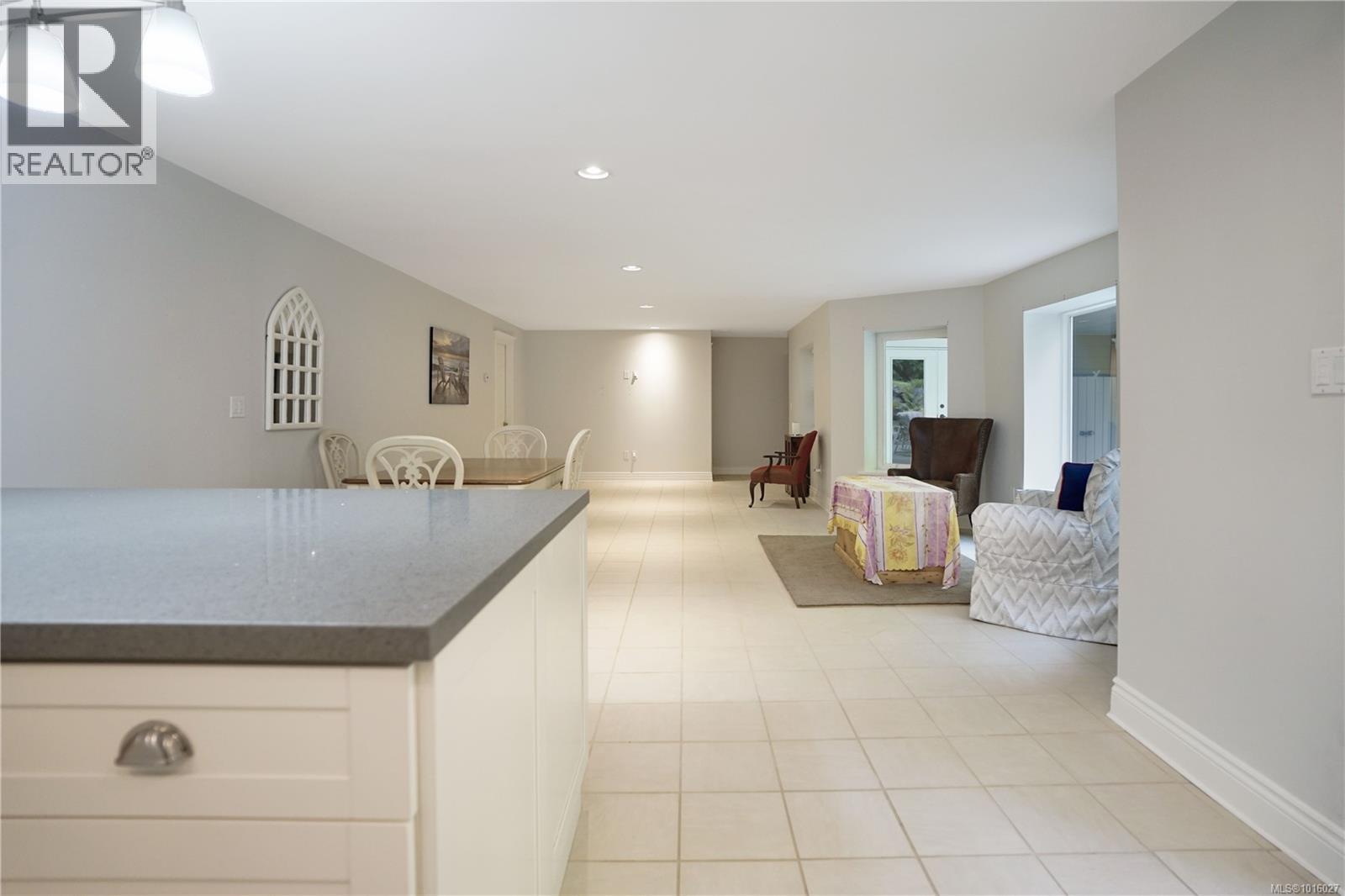  2510 Kinnoull Crescent, Mill Bay