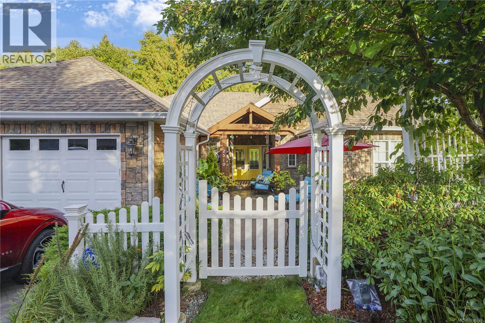  2510 Kinnoull Crescent, Mill Bay