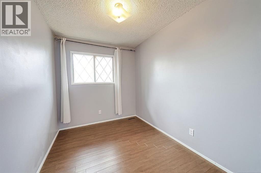 Single Family House for Sale in   Manora Place NE Marlborough Park Calgary 