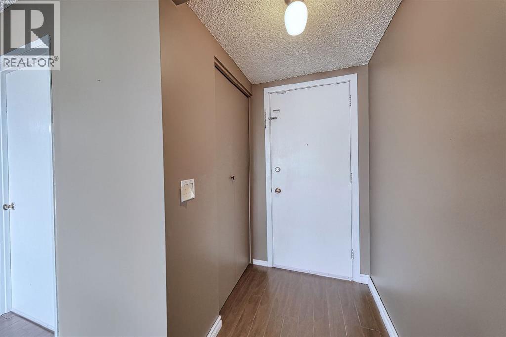 Single Family House for Sale in   Manora Place NE Marlborough Park Calgary 