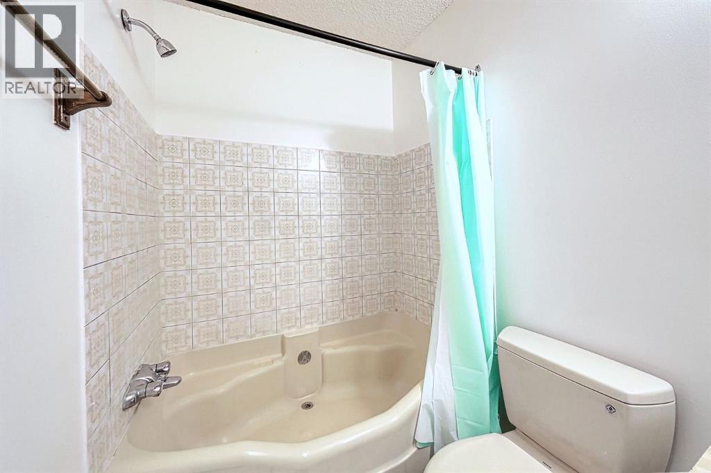 Single Family House for Sale in   Manora Place NE Marlborough Park Calgary 