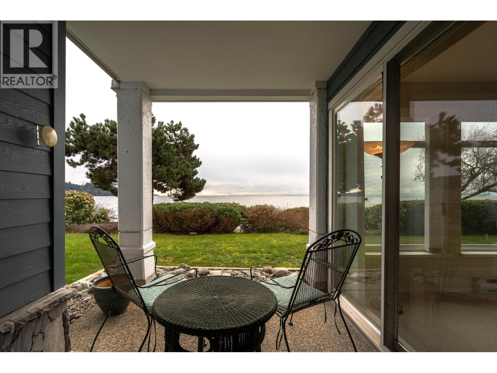 102 5470 INLET AVENUE, Sechelt