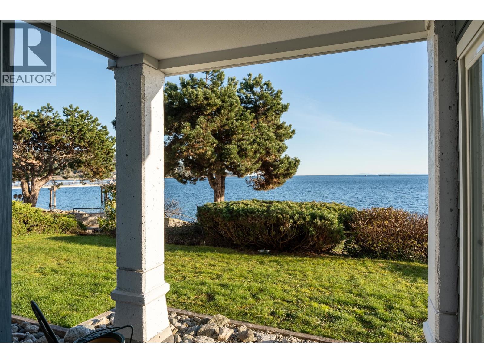 102 5470 INLET AVENUE, Sechelt