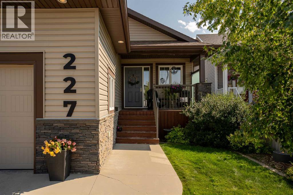 Single Family House Bungalow for Sale in  Mt Sundial Court W Sunridge Lethbridge 