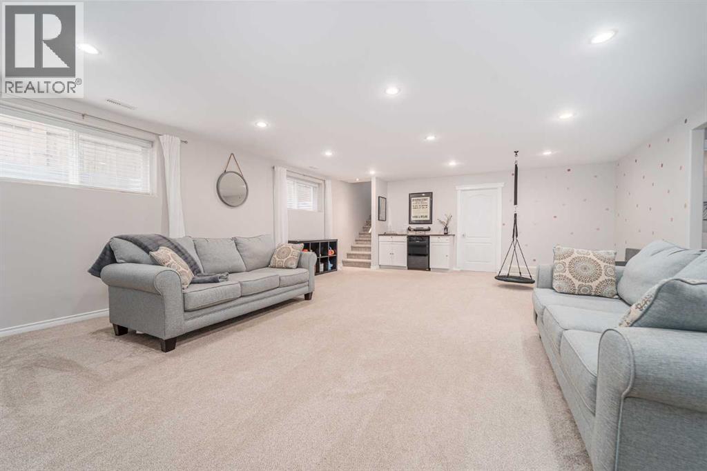 Single Family House Bungalow for Sale in  Mt Sundial Court W Sunridge Lethbridge 