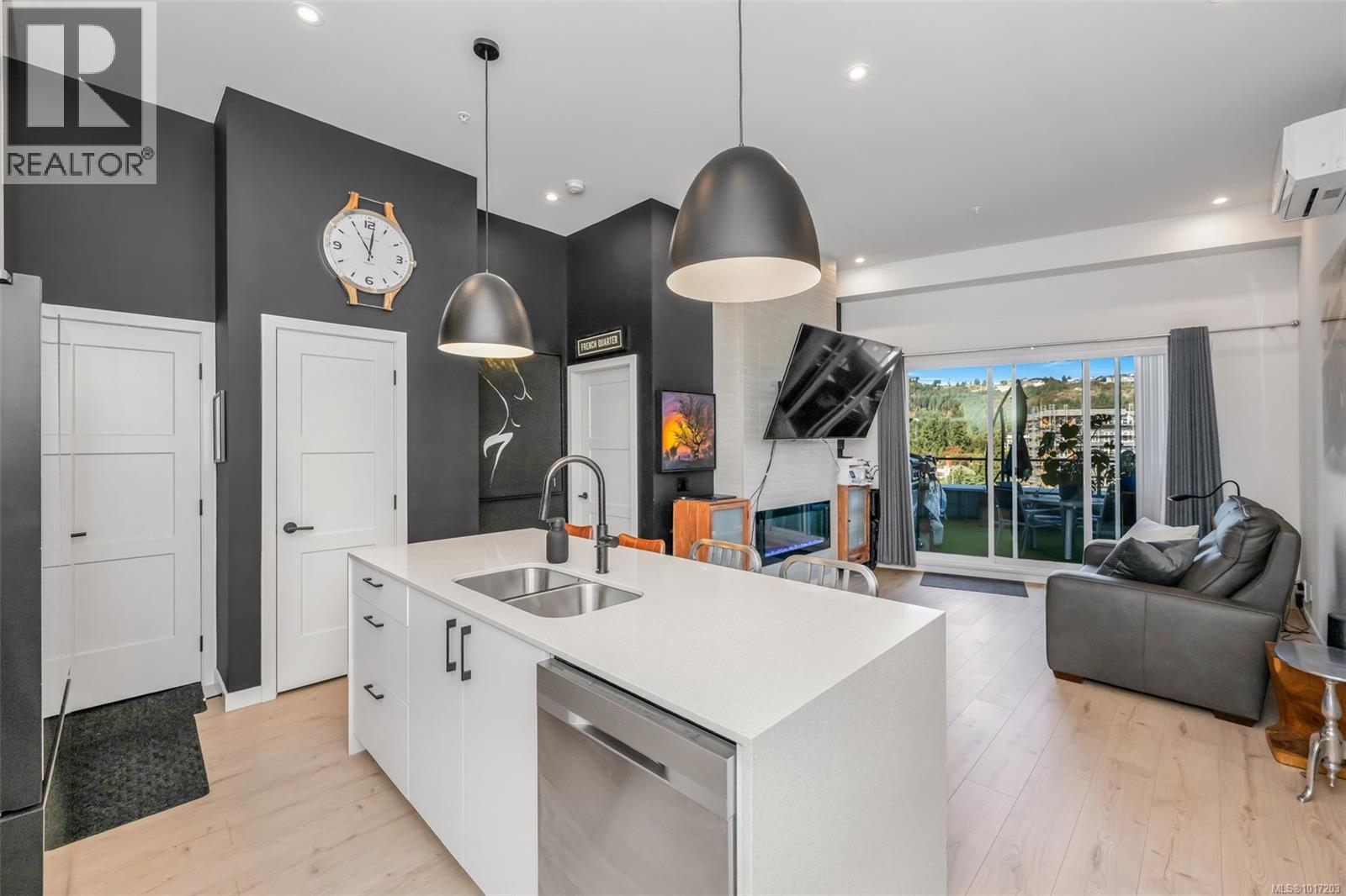 608 947 Whirlaway Crescent, Langford