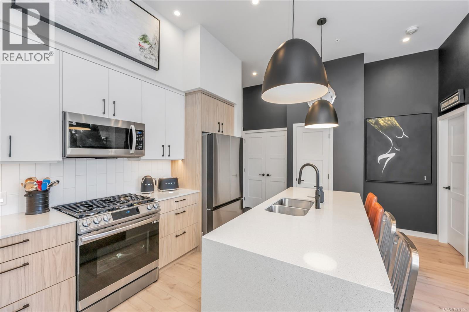 608 947 Whirlaway Crescent, Langford