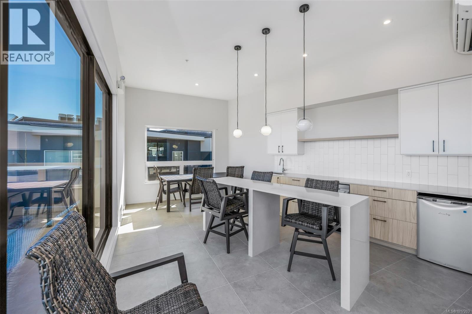 608 947 Whirlaway Crescent, Langford