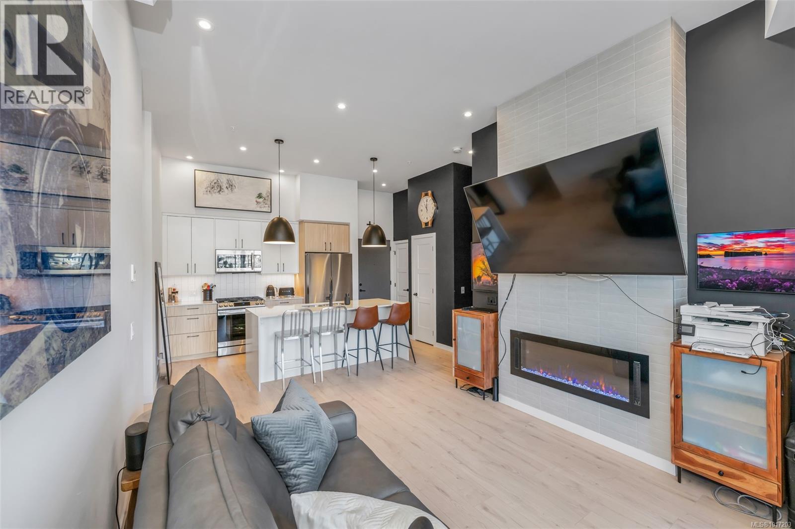 608 947 Whirlaway Crescent, Langford