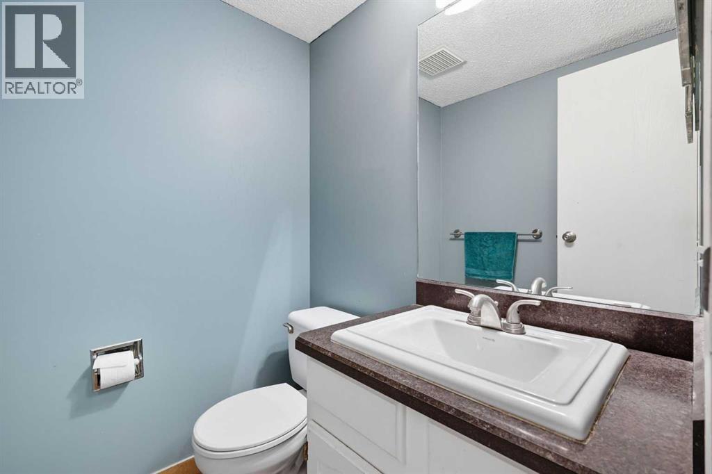 Single Family House for Sale in  Shawglen Place SW Shawnessy Calgary 
