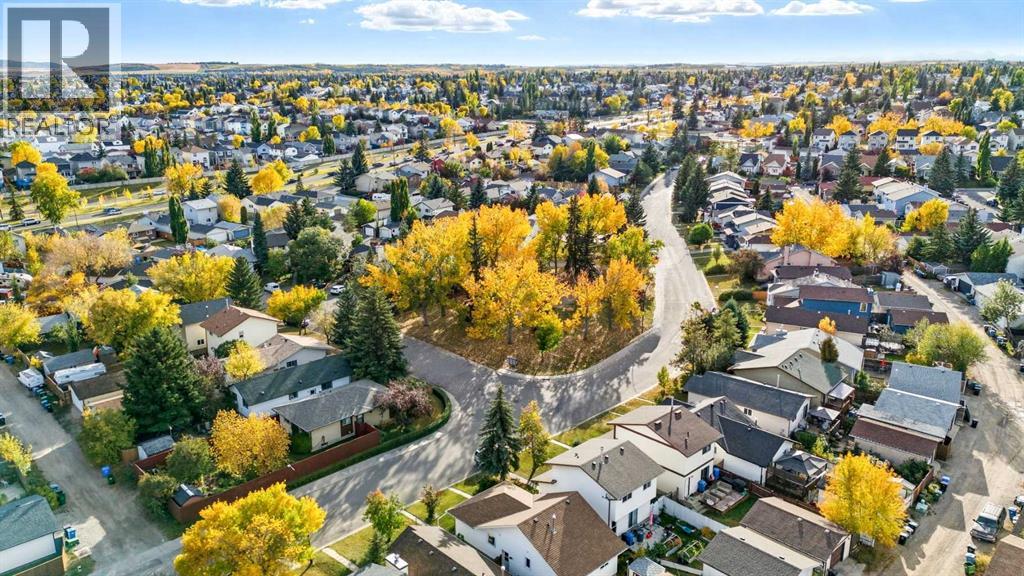 Single Family House for Sale in  Shawglen Place SW Shawnessy Calgary 