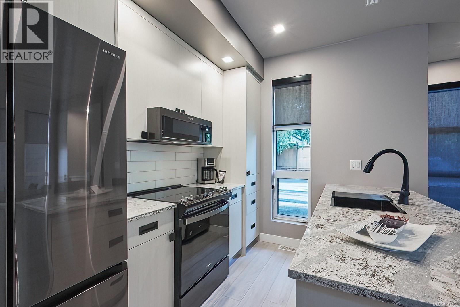 52 1175 RESORT Dr, Parksville