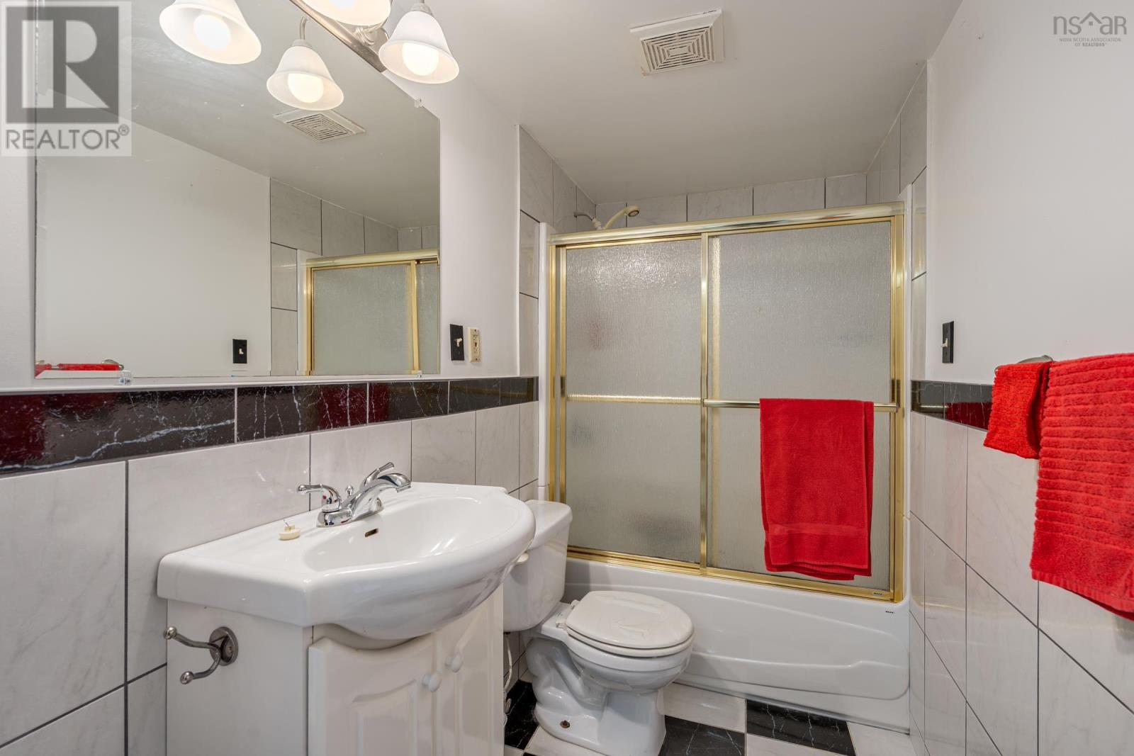 Property 17 of 44 of 2504 Highway 1