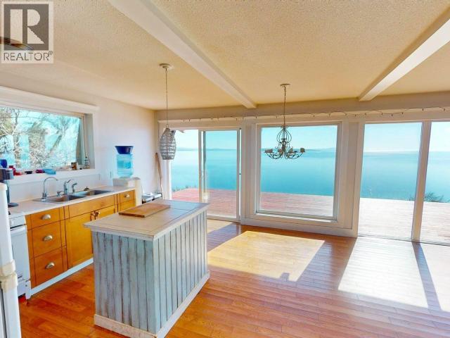 3176 OCEANVIEW LANE, Savary Island