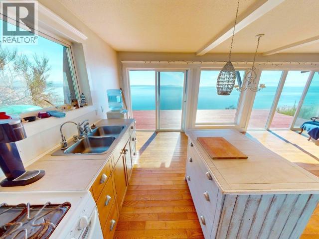 3176 OCEANVIEW LANE, Savary Island