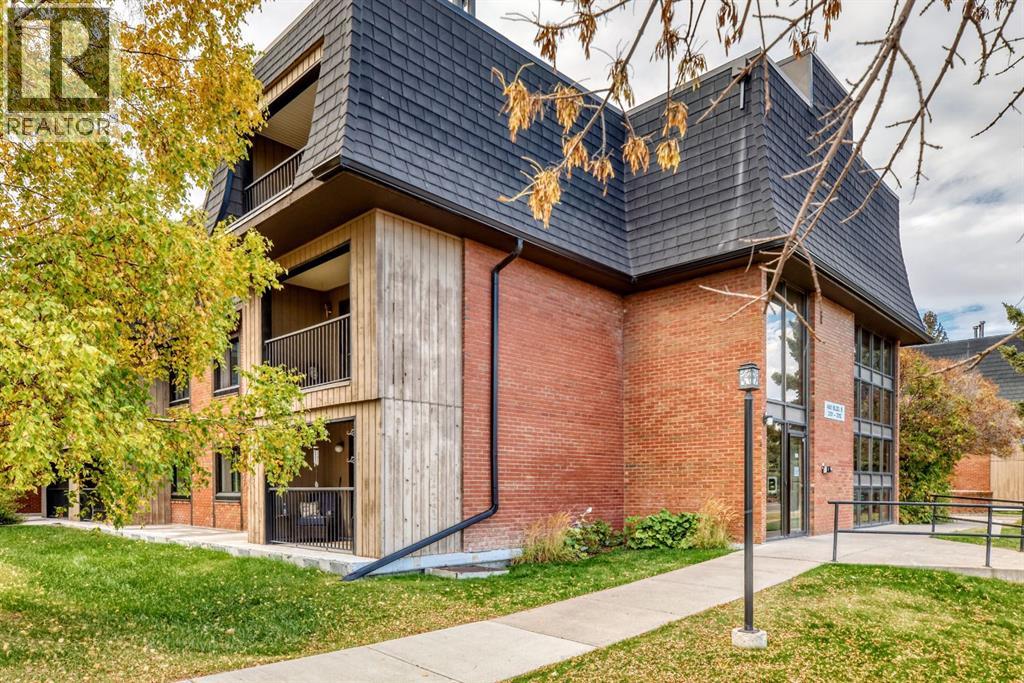 Single Family House for Sale in  B  Street NW Varsity Calgary 