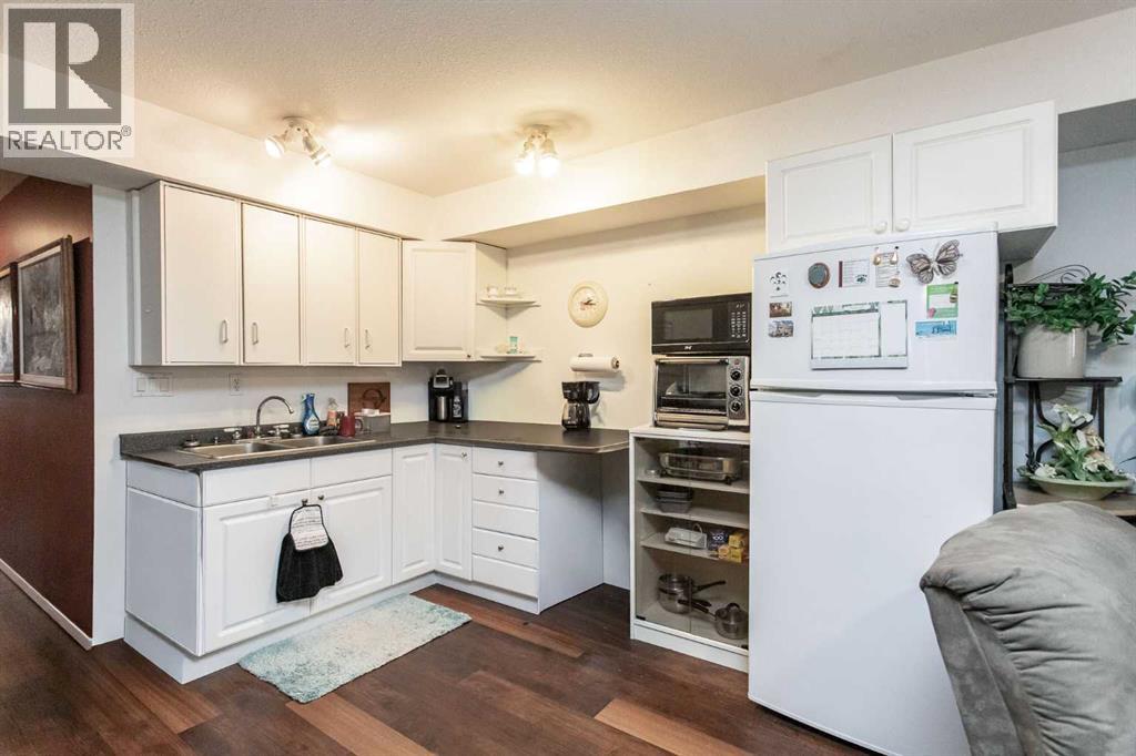 4727 49A Avenue, Lacombe