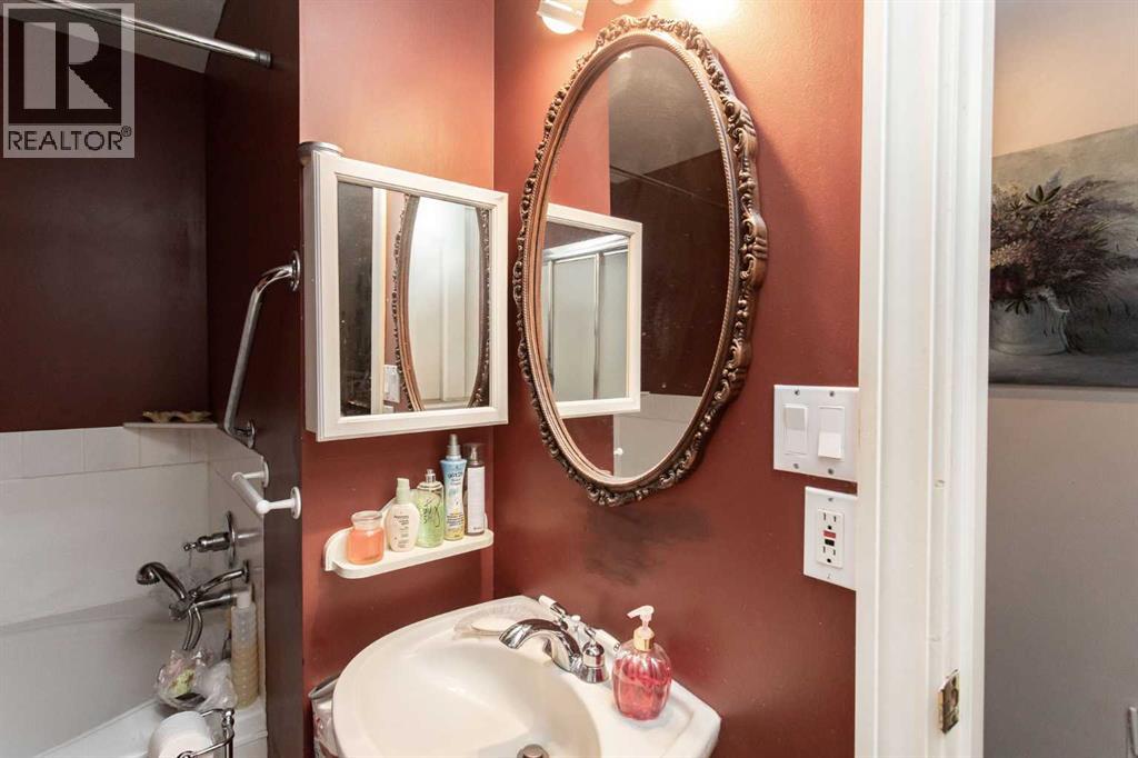 4727 49A Avenue, Lacombe