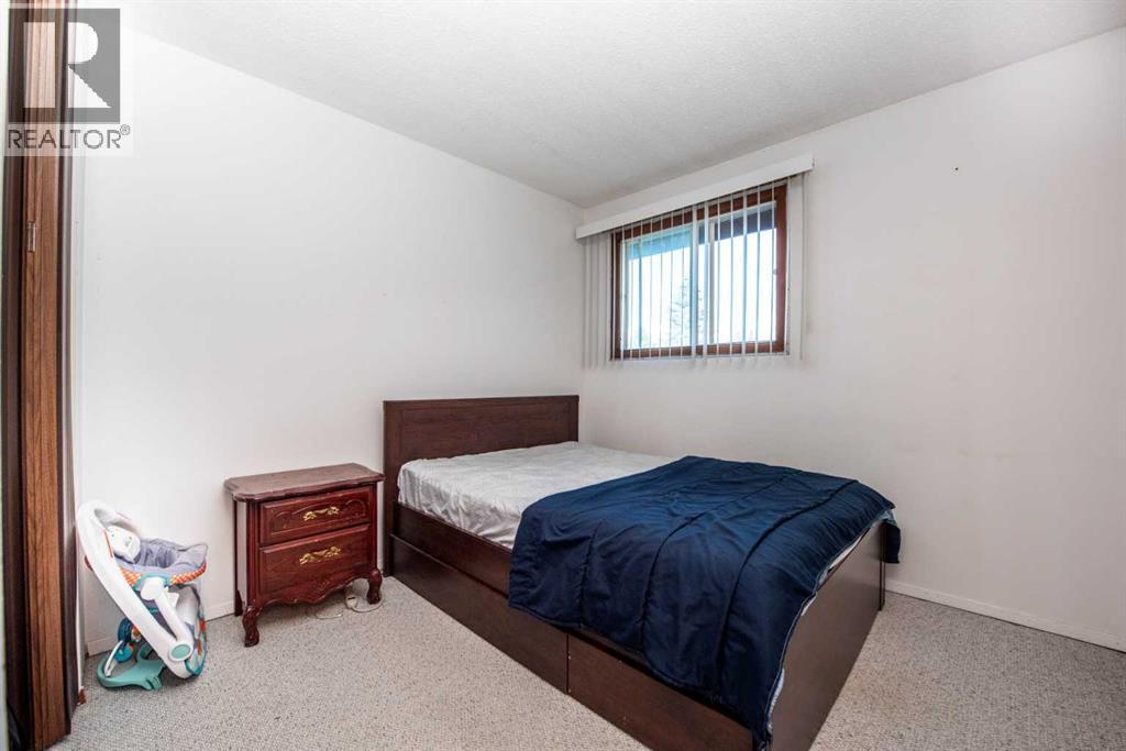 Single Family House for Sale in    Avenue SE Penbrooke Meadows Calgary 