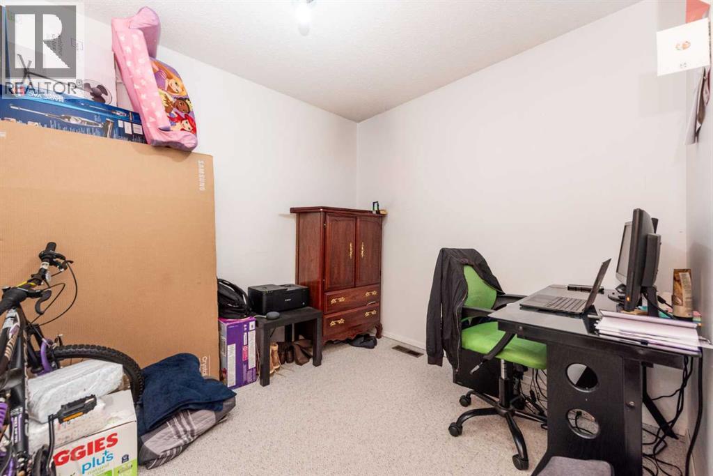 Single Family House for Sale in    Avenue SE Penbrooke Meadows Calgary 