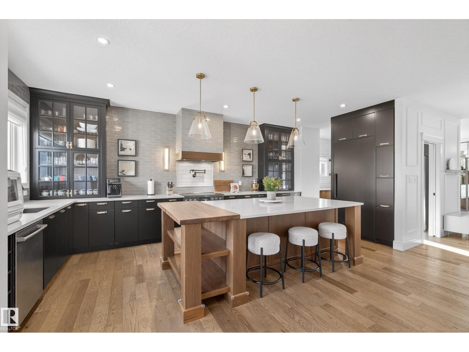 7 JUBILATION DR, St. Albert