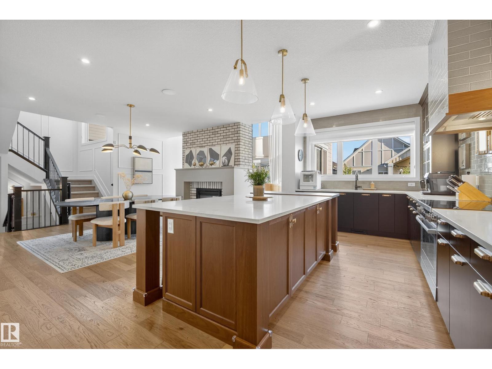 7 JUBILATION DR, St. Albert