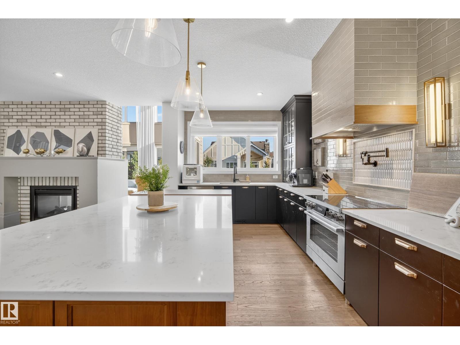 7 JUBILATION DR, St. Albert