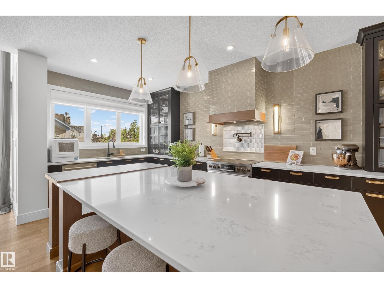 7 JUBILATION DR, St. Albert