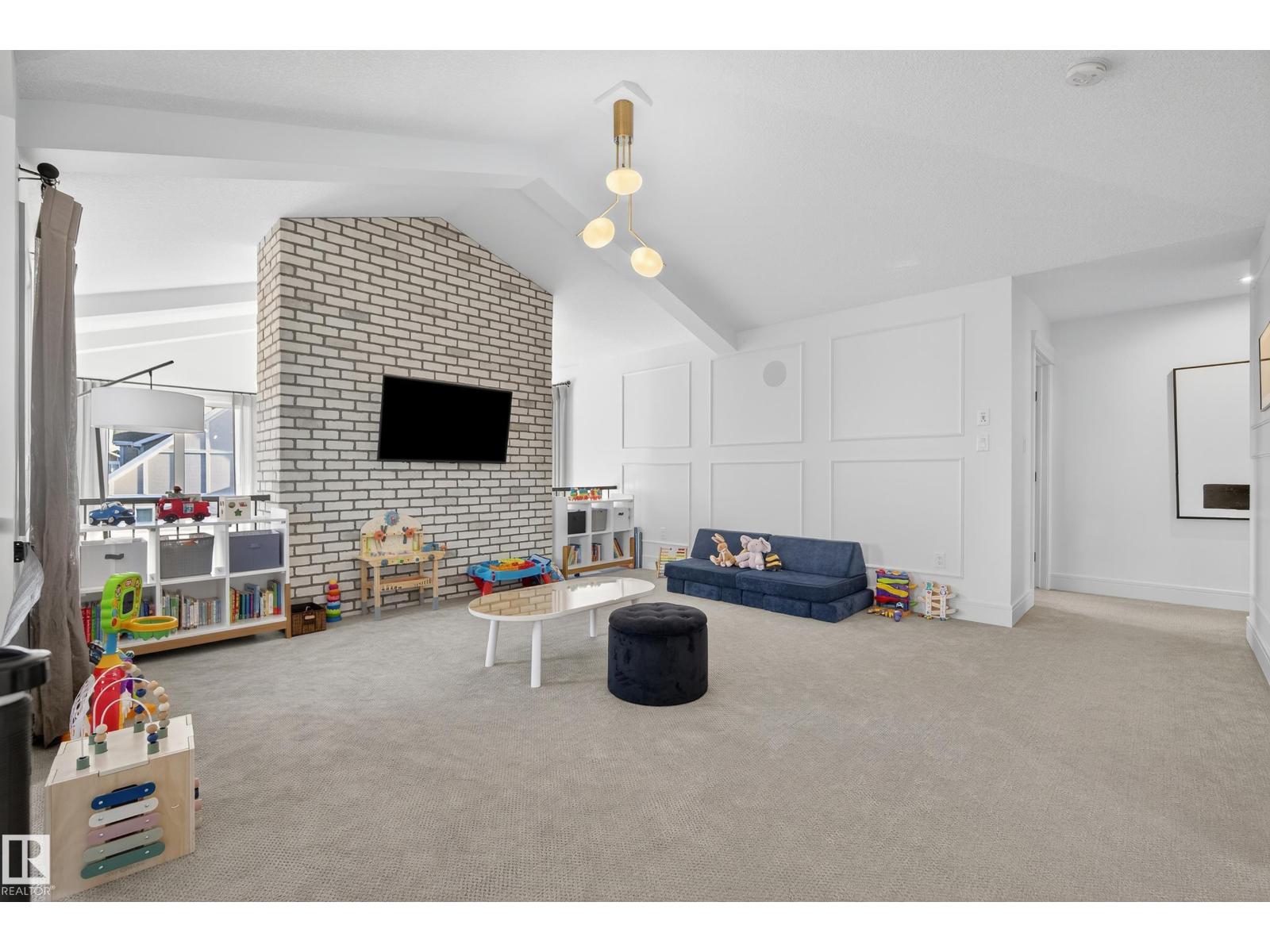 7 JUBILATION DR, St. Albert