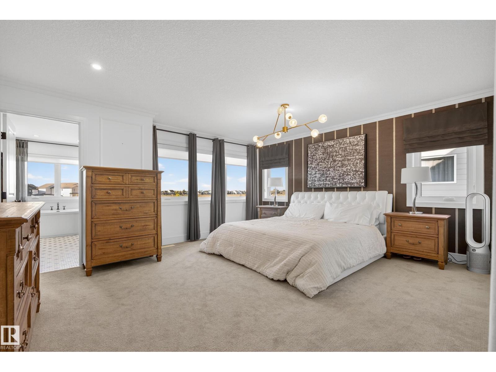 7 JUBILATION DR, St. Albert