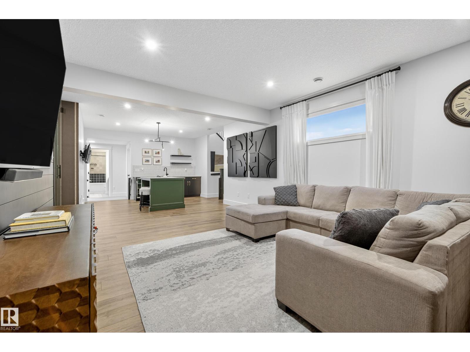 7 JUBILATION DR, St. Albert