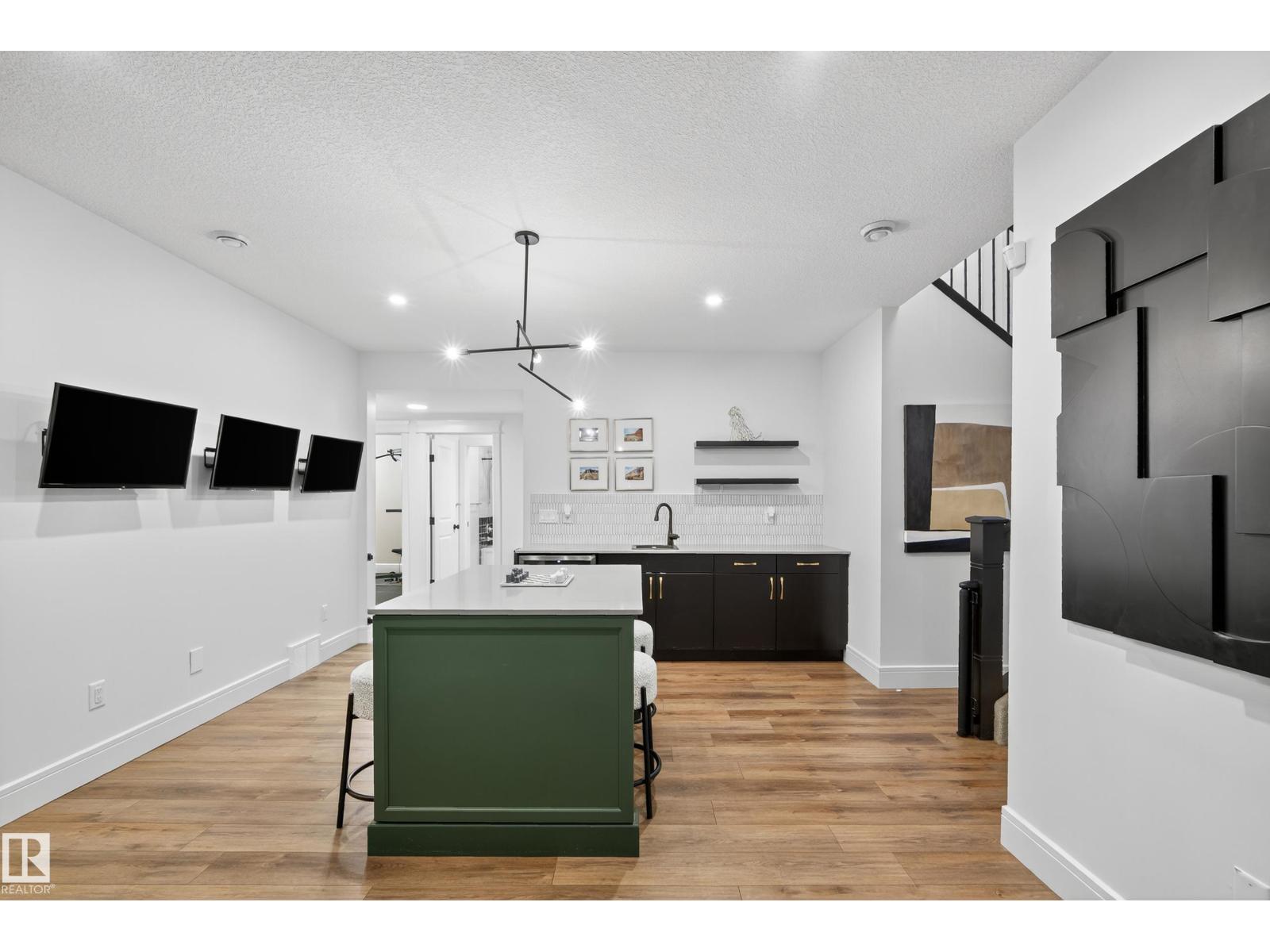 7 JUBILATION DR, St. Albert