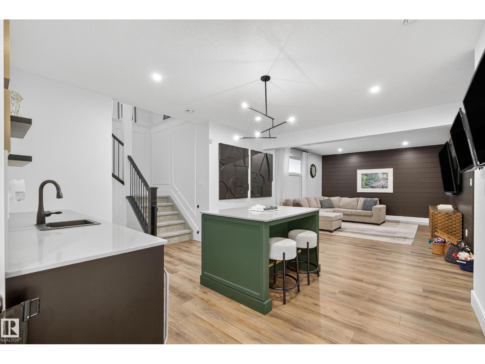 7 JUBILATION DR, St. Albert