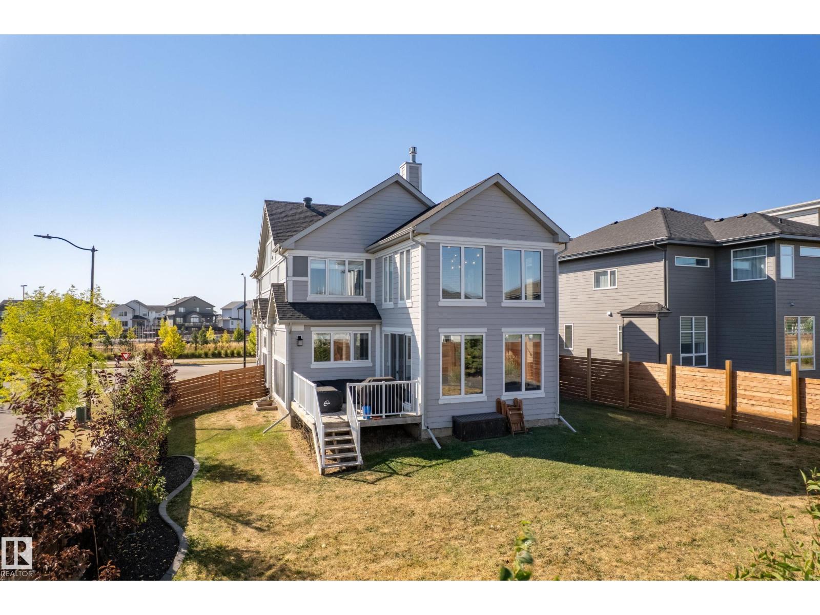 7 JUBILATION DR, St. Albert