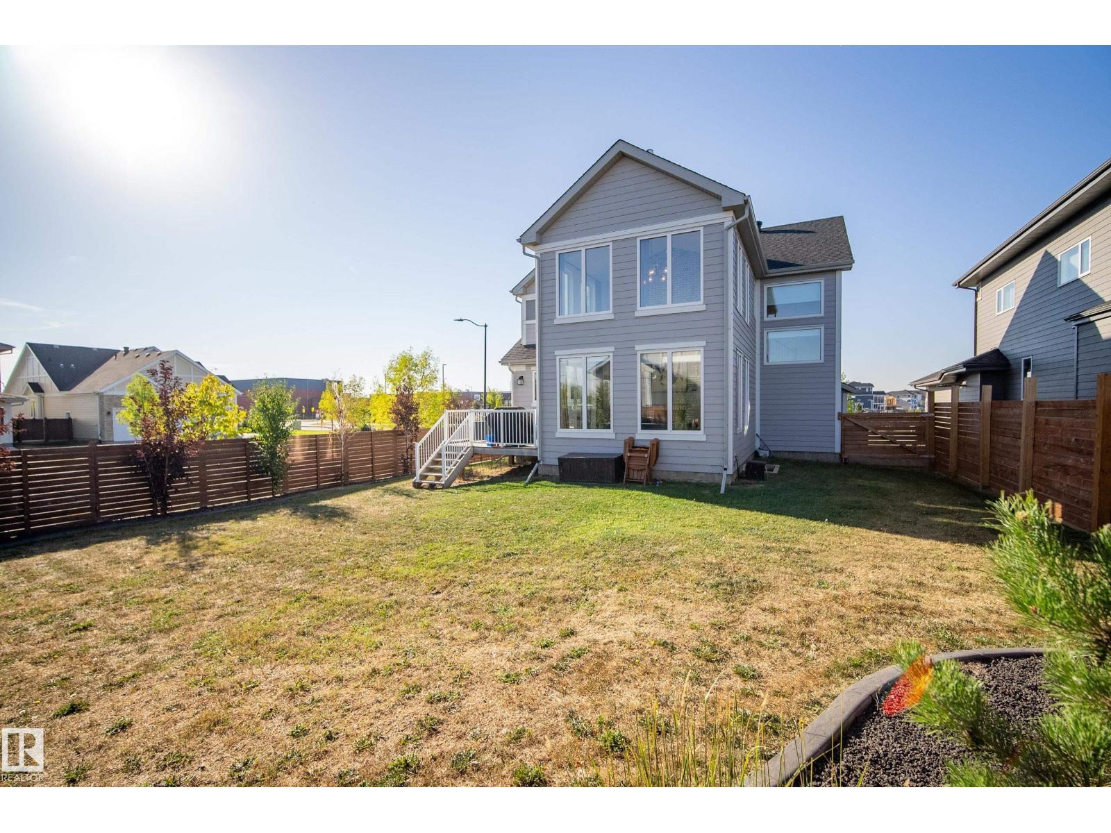 7 JUBILATION DR, St. Albert