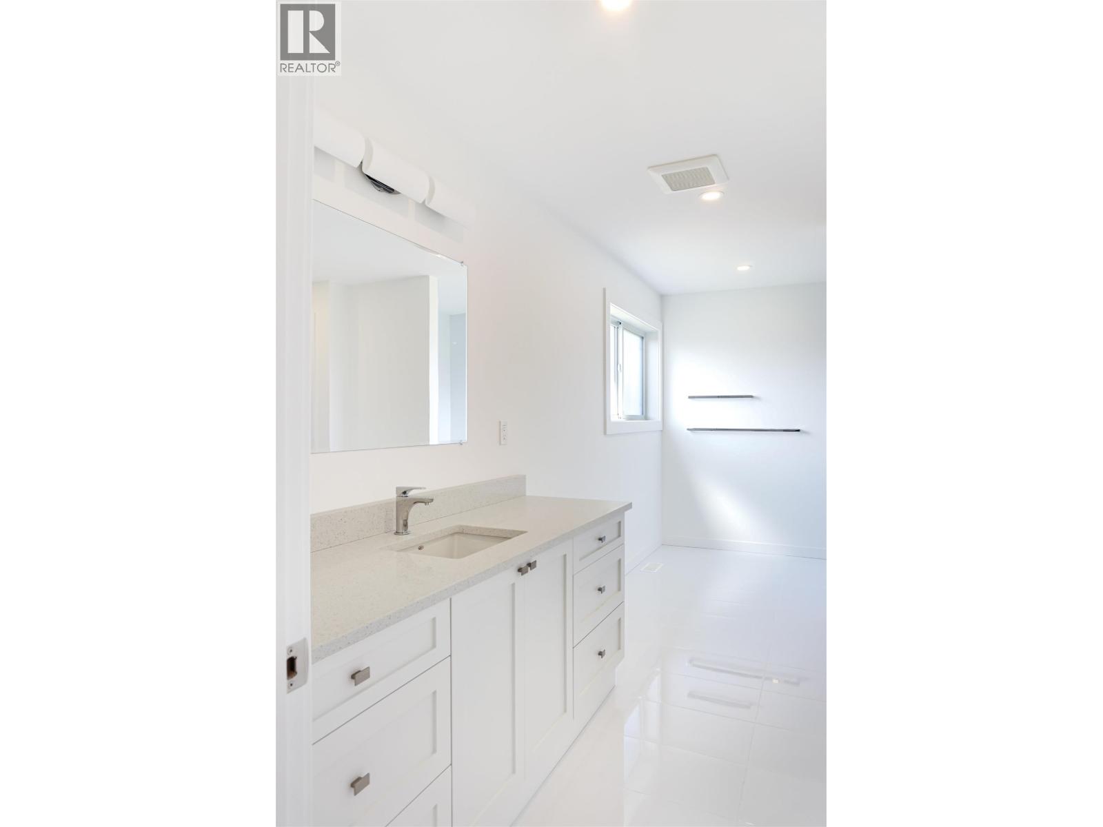 64 WOZNEY STREET, Kitimat