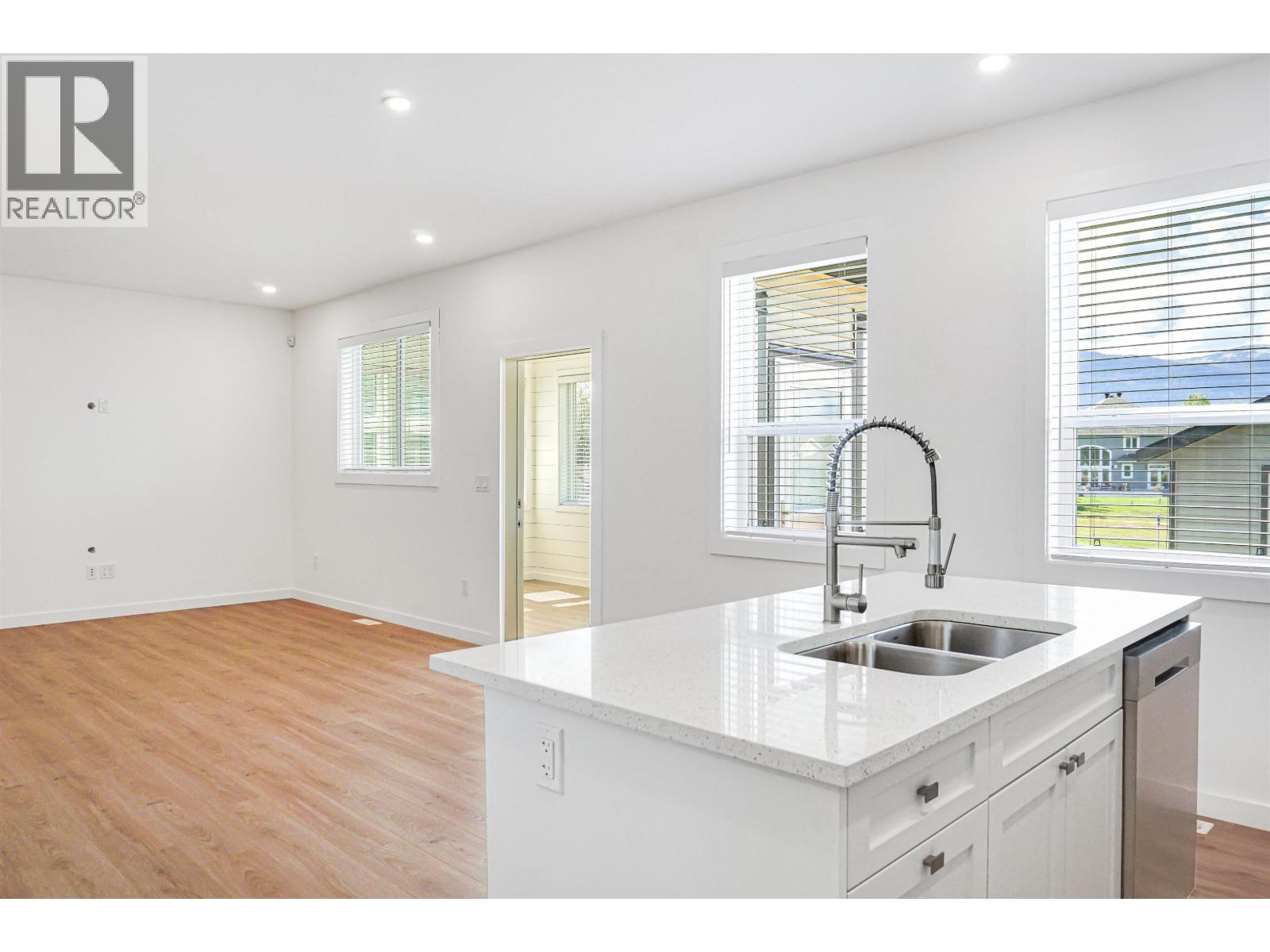 64 WOZNEY STREET, Kitimat