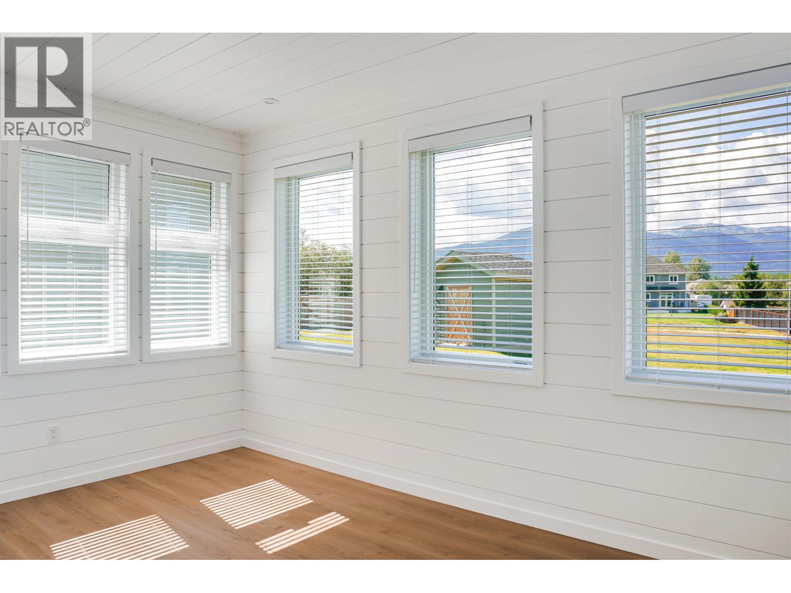 64 WOZNEY STREET, Kitimat