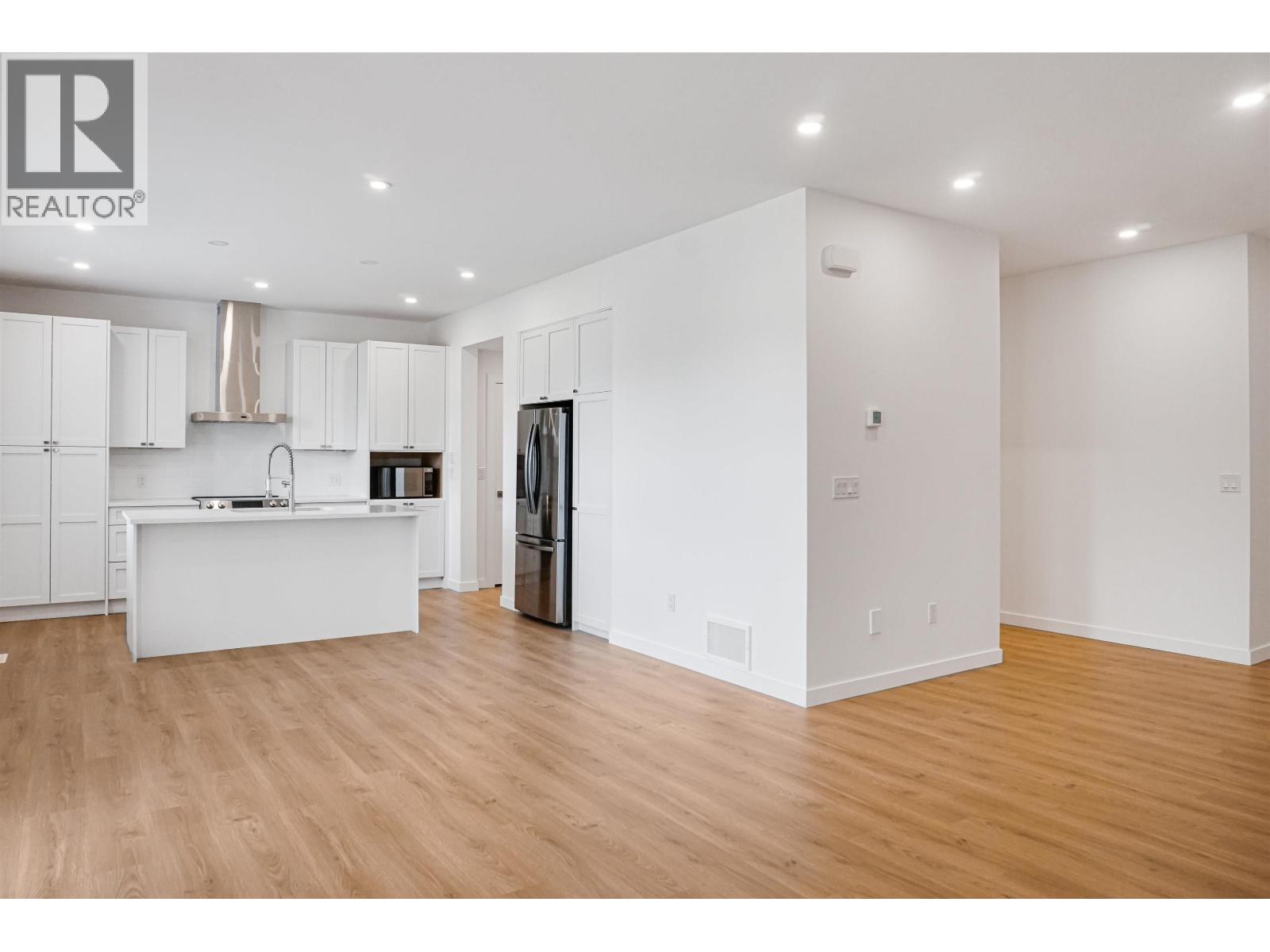 64 WOZNEY STREET, Kitimat