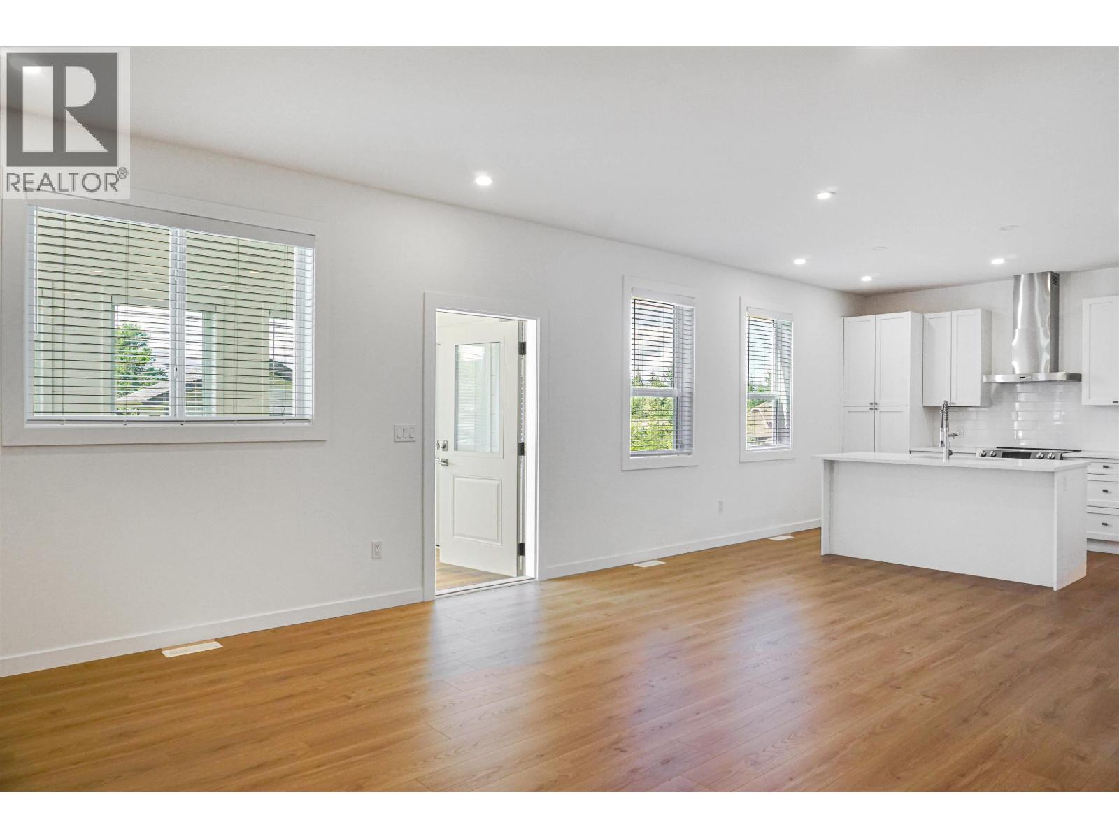 64 WOZNEY STREET, Kitimat