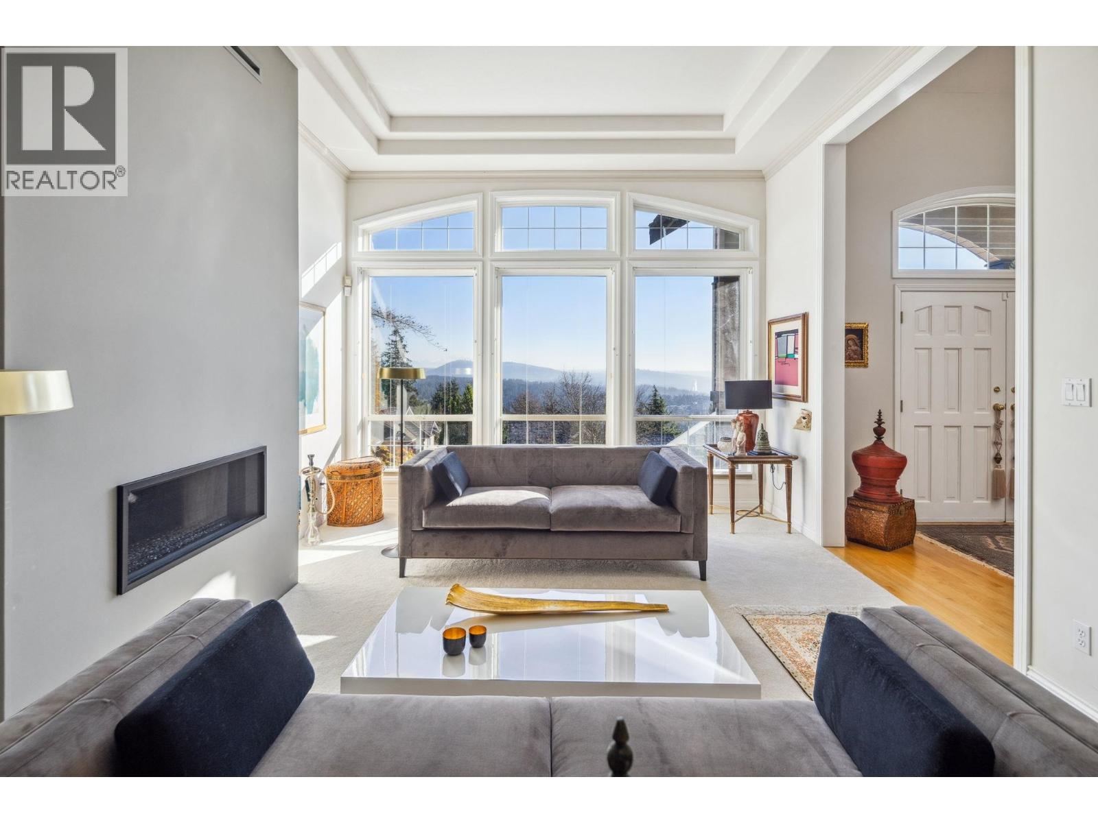 3823 MICHENER WAY, North Vancouver