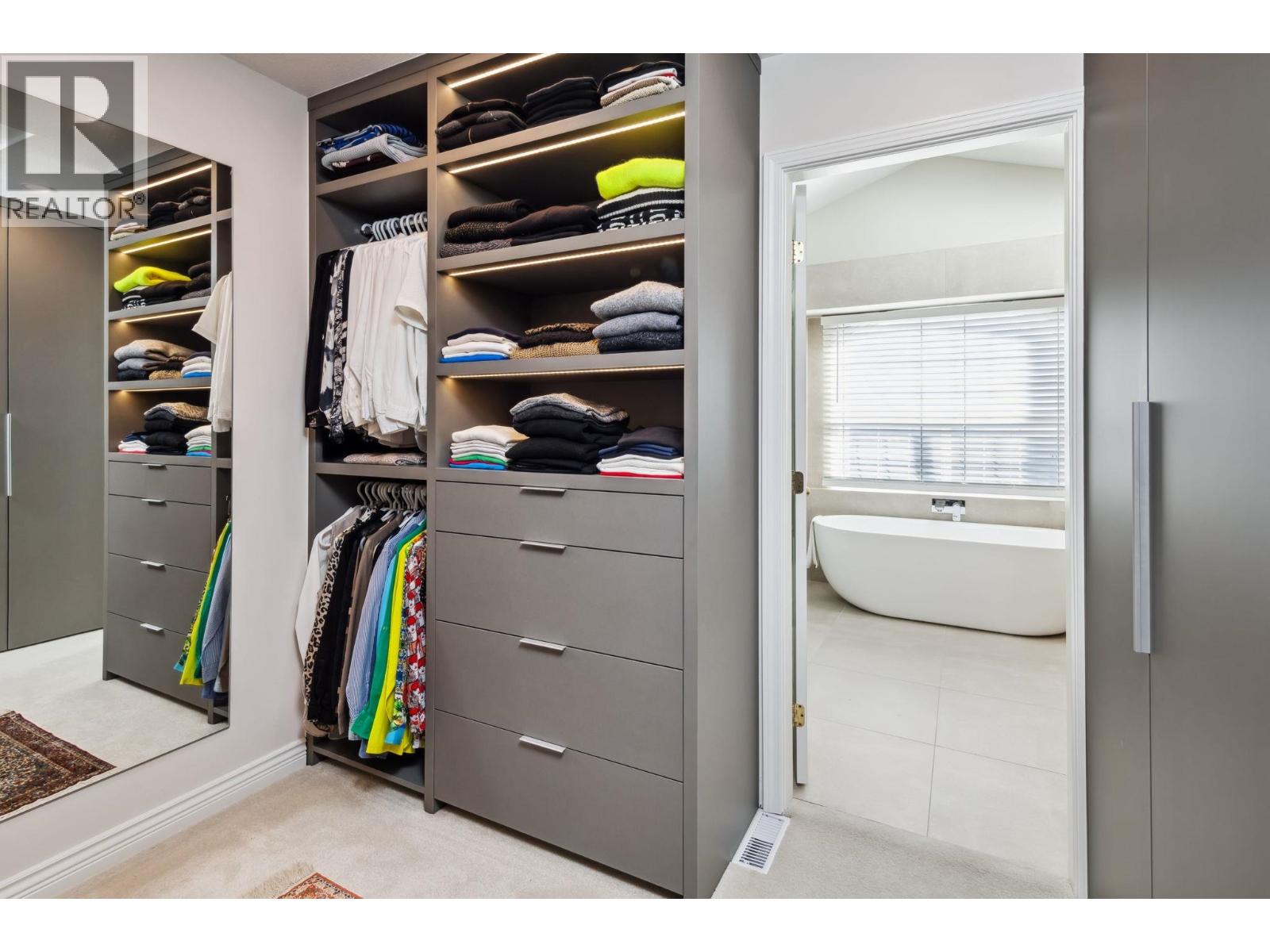 3823 MICHENER WAY, North Vancouver