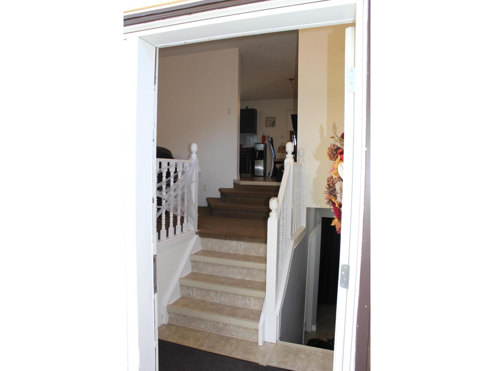 5221 54A ST - Photo 5 of 47, Elk Point, Alberta