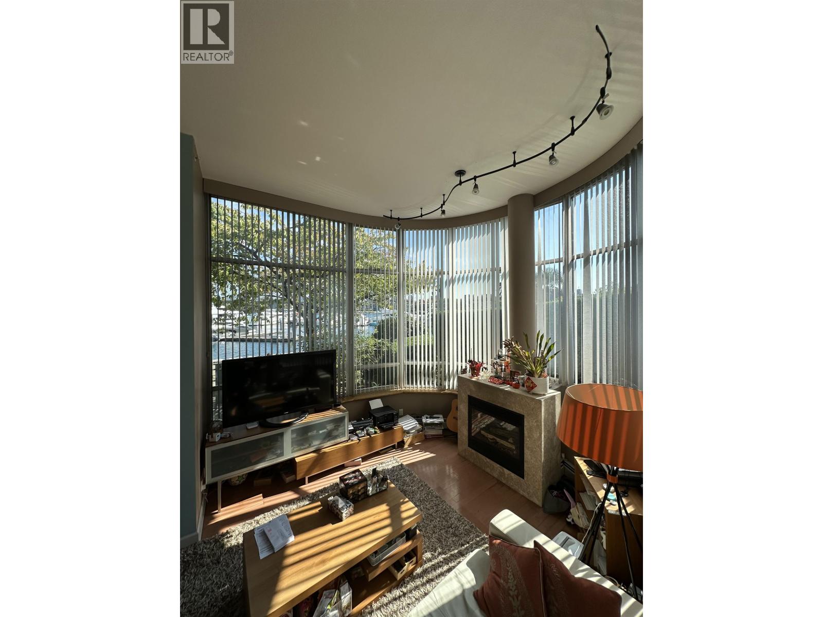 122 1228 MARINASIDE CRESCENT, Vancouver