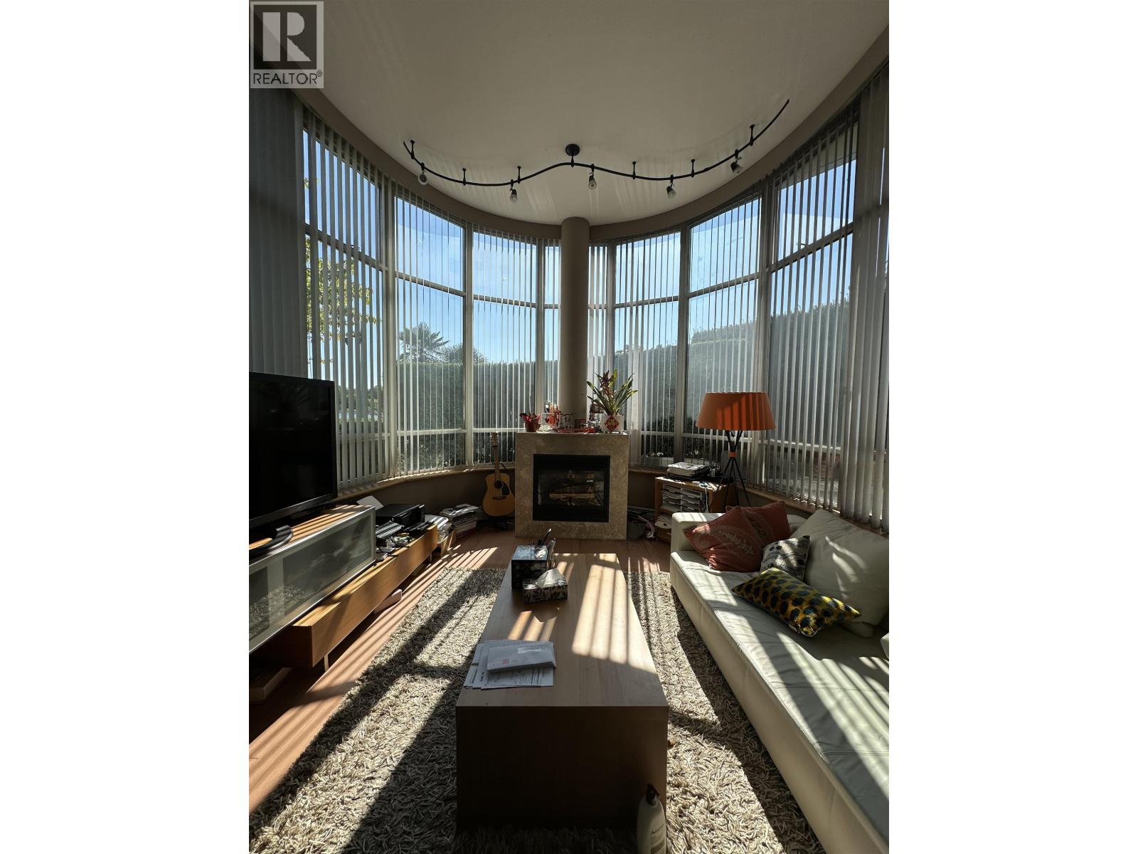 122 1228 MARINASIDE CRESCENT, Vancouver