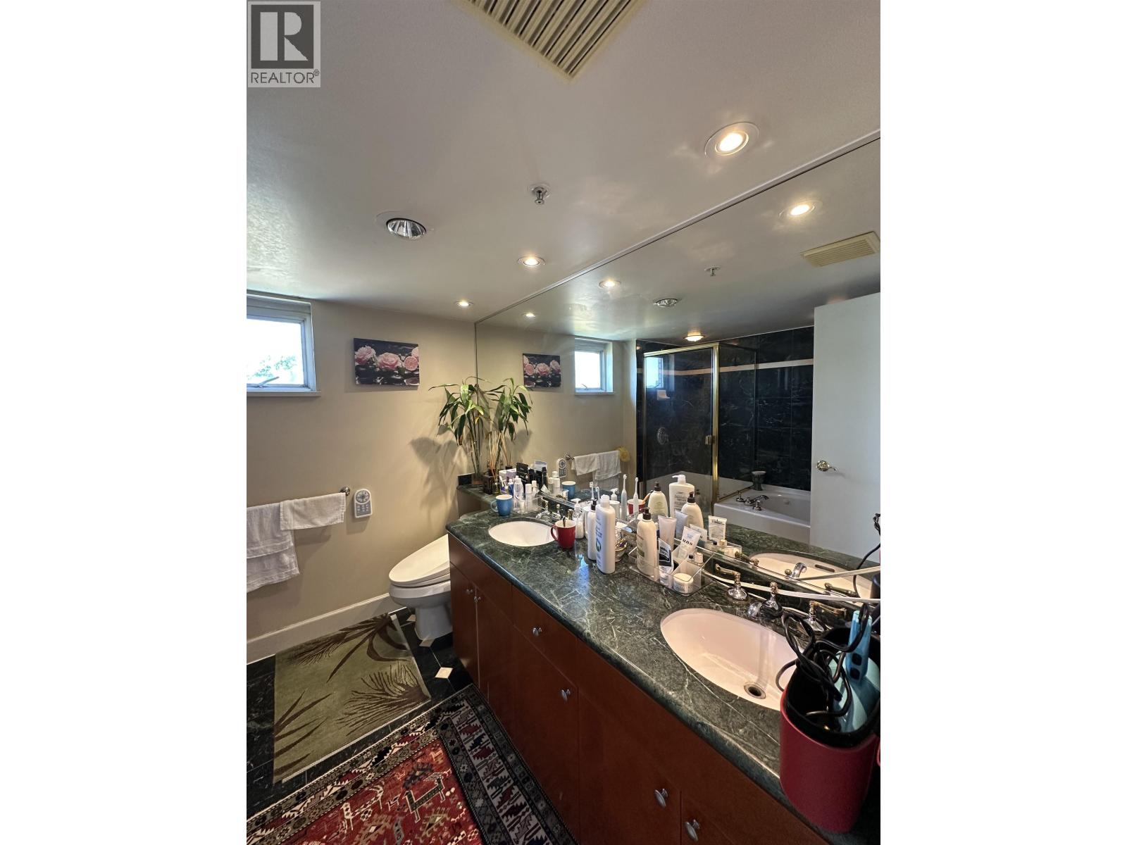 122 1228 MARINASIDE CRESCENT, Vancouver